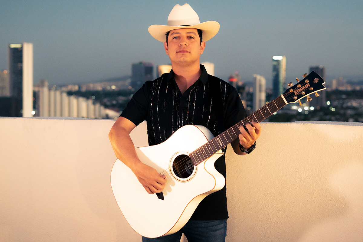 Irving Muñoz, artista de Karma Guitars