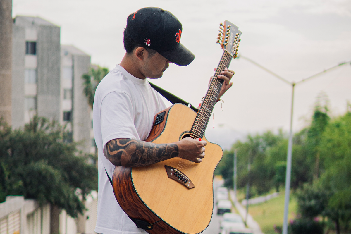 Urizonee, artista de Karma Guitars